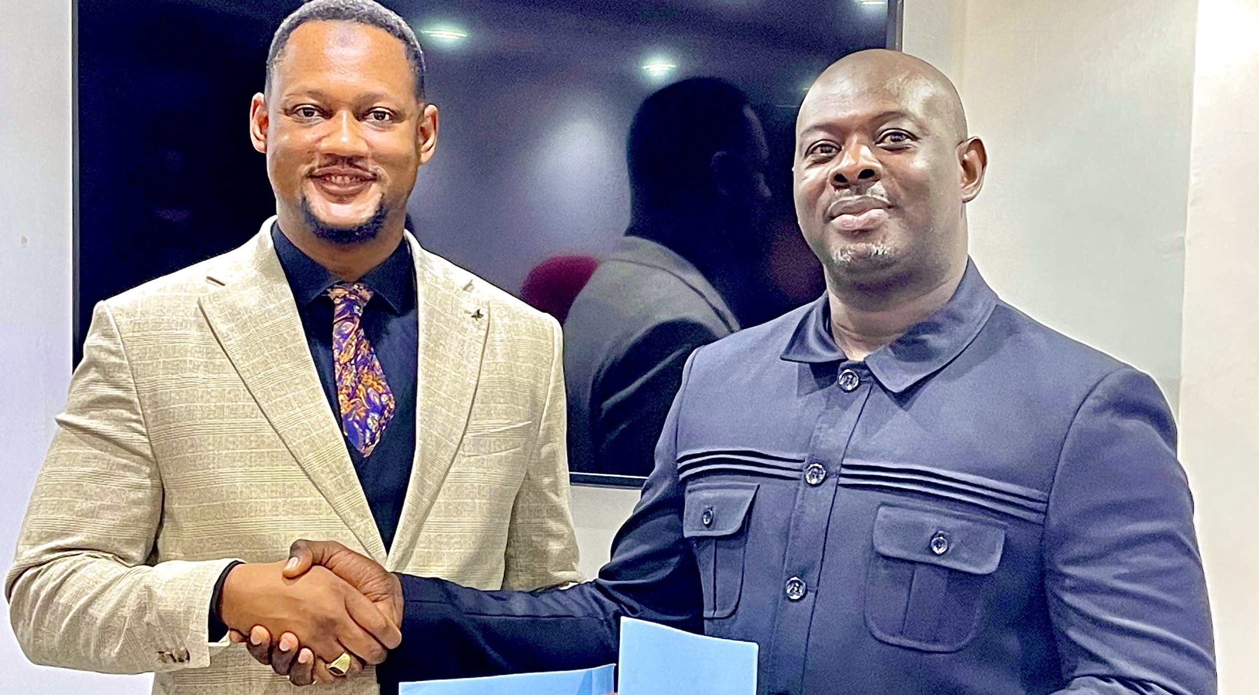 Signature d’une convention de partenariat entre le Cabinet NECOM et l’Amicale des Cadres de la LONASE